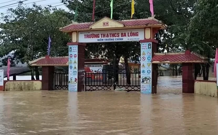 Mưa lớn gây ngập lụt tại các tỉnh miền Trung.