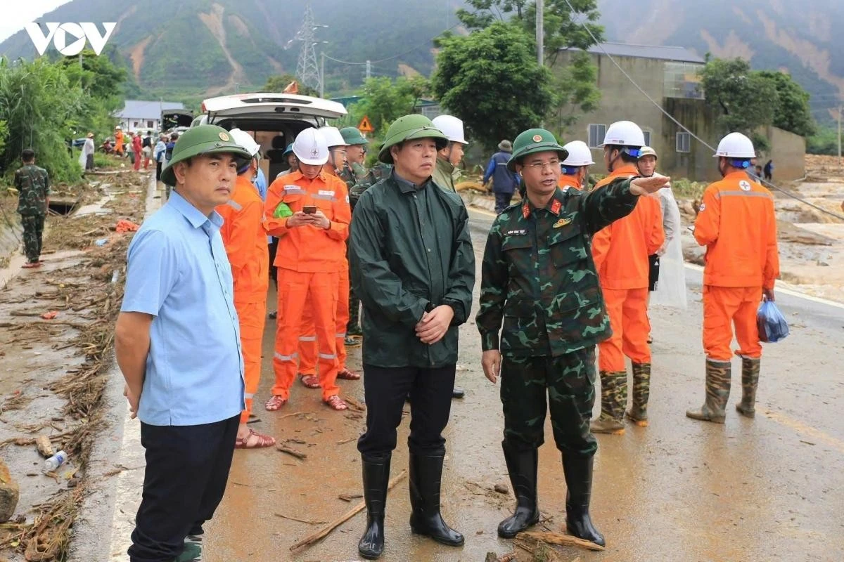 Lãnh đạo UBND tỉnh Lai Châu cùng các ngành chỉ đạo công tác khắc phục hậu quả trận mưa lũ tại xã Mường Than.