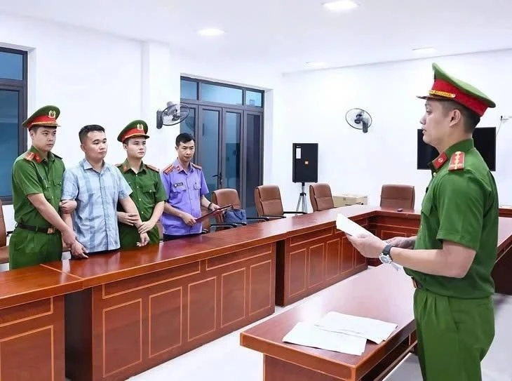 Giáo viên Nguyễn Hà Duy là một trong những bị can của vụ án. (Ảnh: Công an cung cấp)