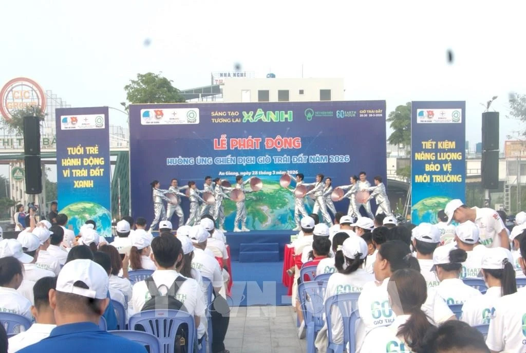 Quang cảnh lễ phát động hưởng ứng chiến dịch "Giờ Trái đất" tại phường Rạch Giá.