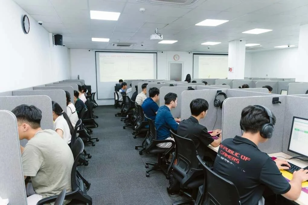 Một phòng thi IELTS tại Việt Nam. Ảnh: IELTS by IDP