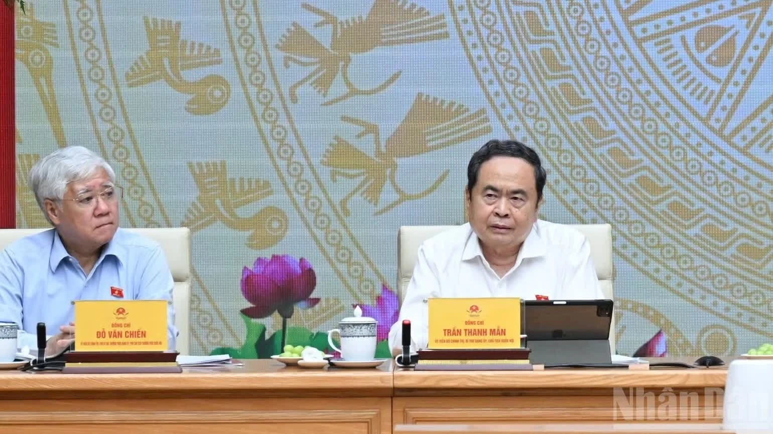 Chủ tịch Quốc hội Trần Thanh Mẫn và Phó Chủ tịch Thường trực Quốc hội Đỗ Văn Chiến tại hội nghị. (Ảnh: TRẦN HẢI)