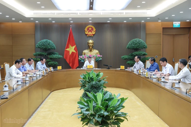 Thủ tướng Lê Minh Hưng chủ trì cuộc họp về cung ứng sách giáo khoa, rà soát chương trình, sách giáo khoa phổ thông - Ảnh: chinhphu.vn/Nhật Bắc