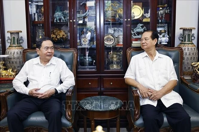 Chủ tịch Quốc hội Trần Thanh Mẫn tới thăm, chúc Tết nguyên Thủ tướng Chính phủ Nguyễn Tấn Dũng.