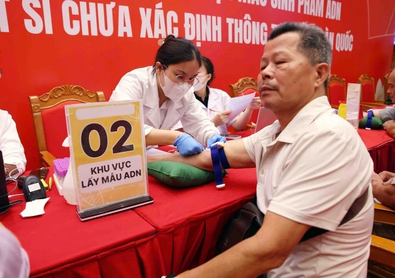 Hoạt động thu nhận mẫu sinh phẩm ADN đối với thân nhân liệt sĩ trên địa bàn thành phố Hà Nội.