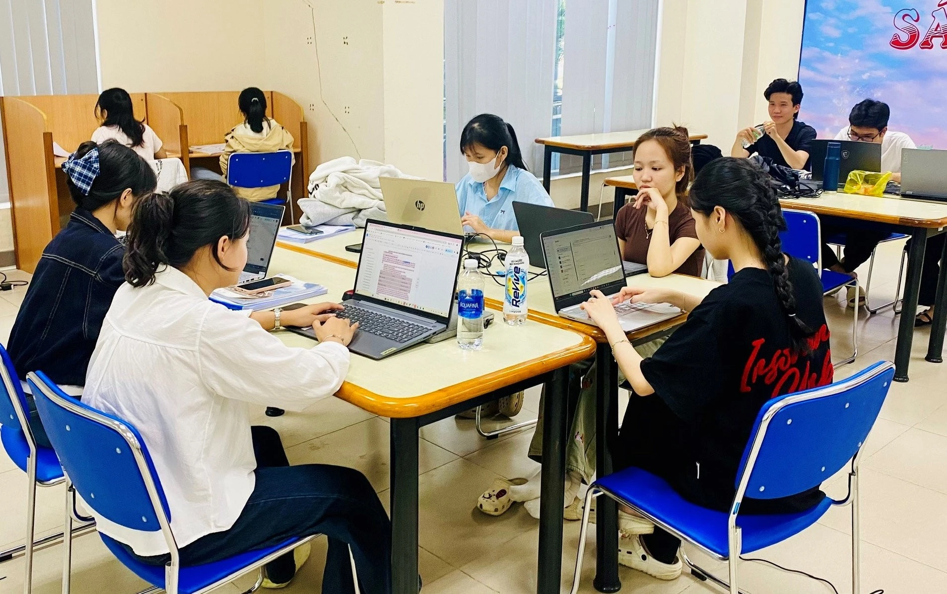 Một giờ tự học của sinh viên Trường Đại học Bách khoa - Đại học Đà Nẵng. (Ảnh: Thu Hà)