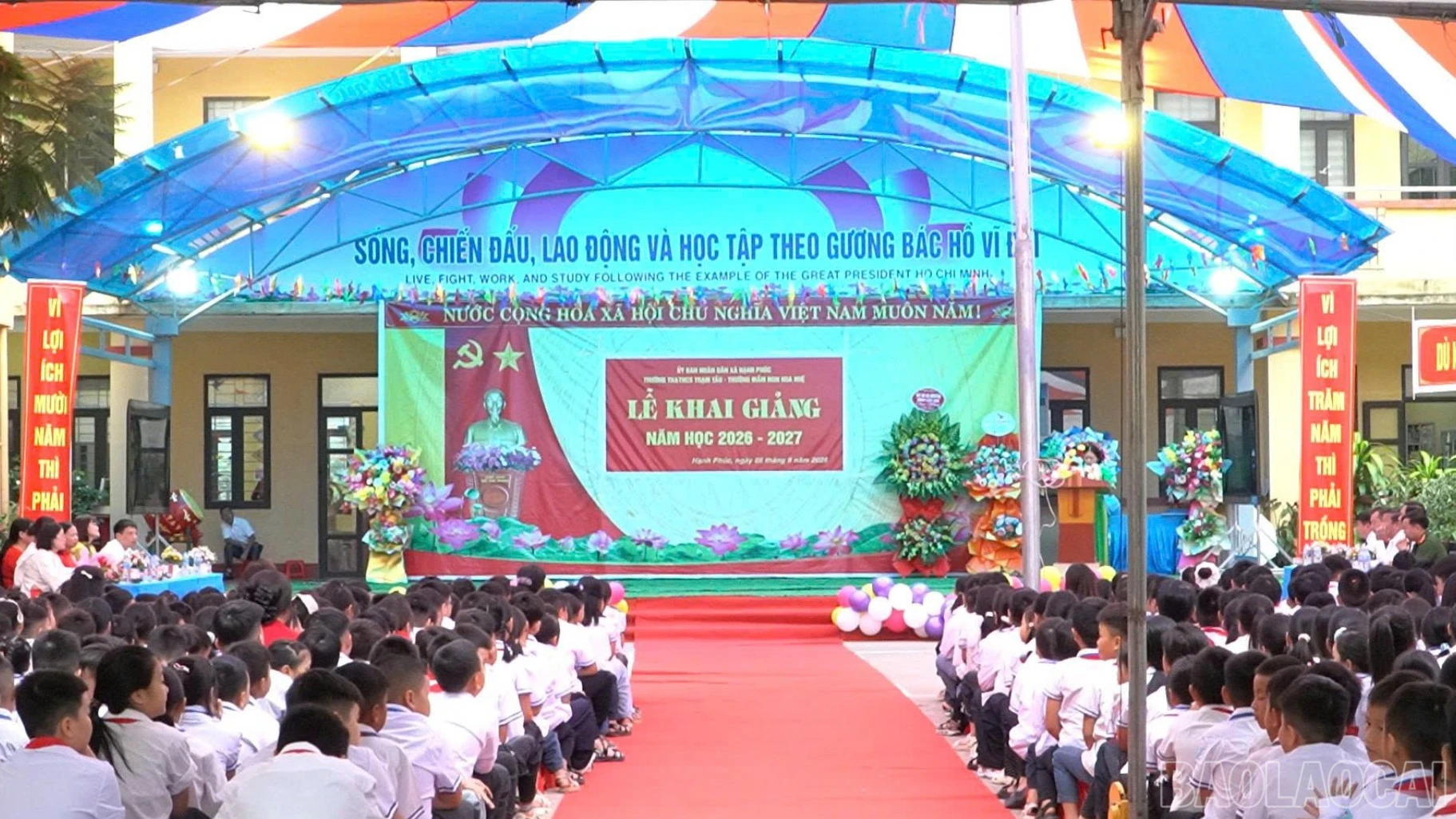 Quang cảnh lễ khai giảng.