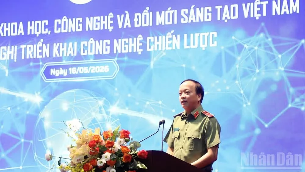 Đại diện lãnh đạo Bộ Công an phát biểu ý kiến.