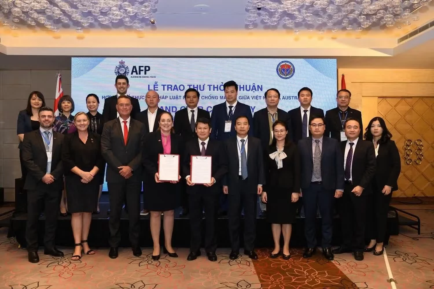 Đại diện lực lượng phòng, chống ma túy Việt Nam và Cảnh sát Liên bang Australia ký Thư thỏa thuận hợp tác phòng, chống ma túy tại Khánh Hòa, tháng 9/2023.