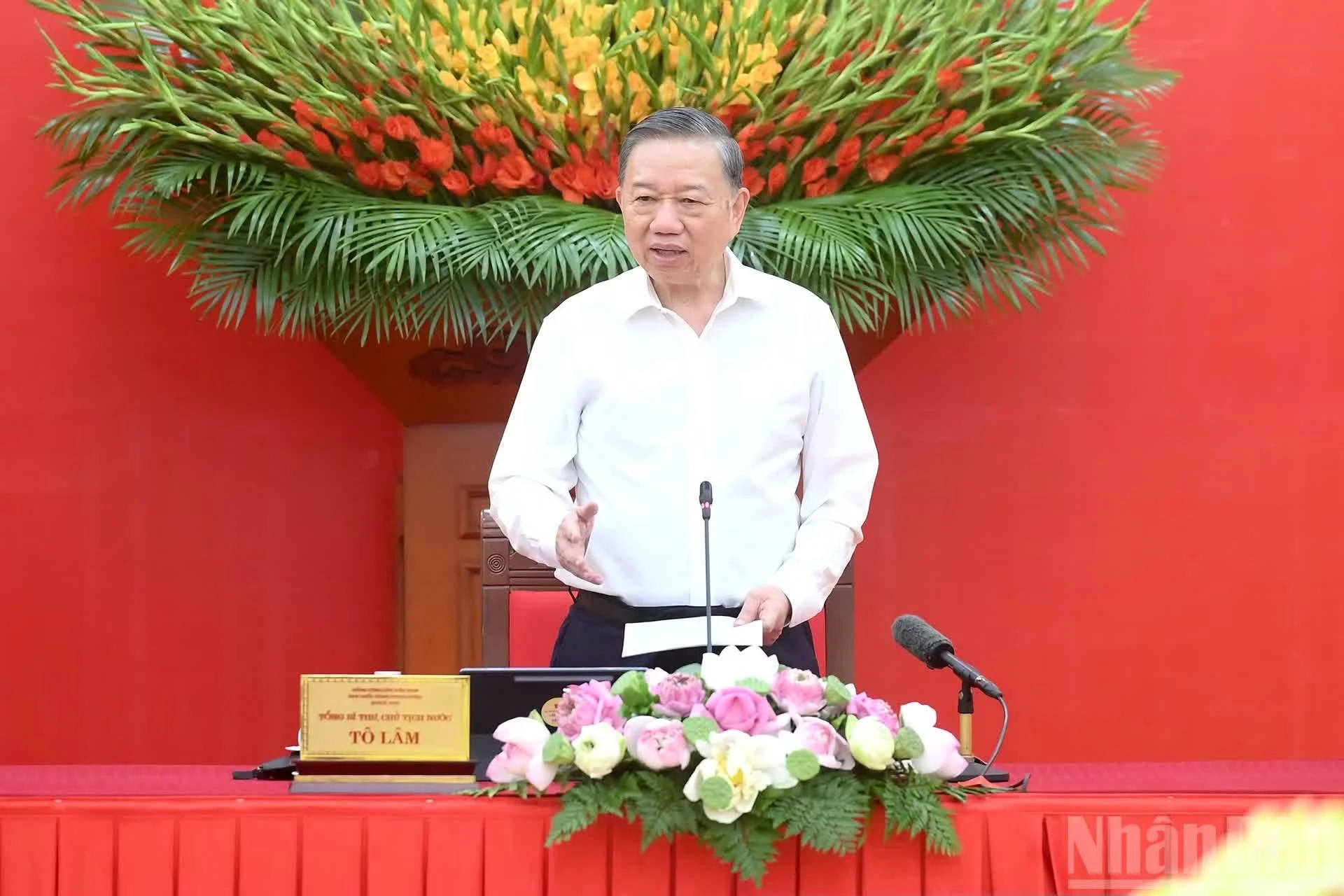 Tổng Bí thư, Chủ tịch nước Tô Lâm phát biểu chỉ đạo tại phiên họp chuyên đề về công tác chuyển đổi số trong hệ thống chính trị.