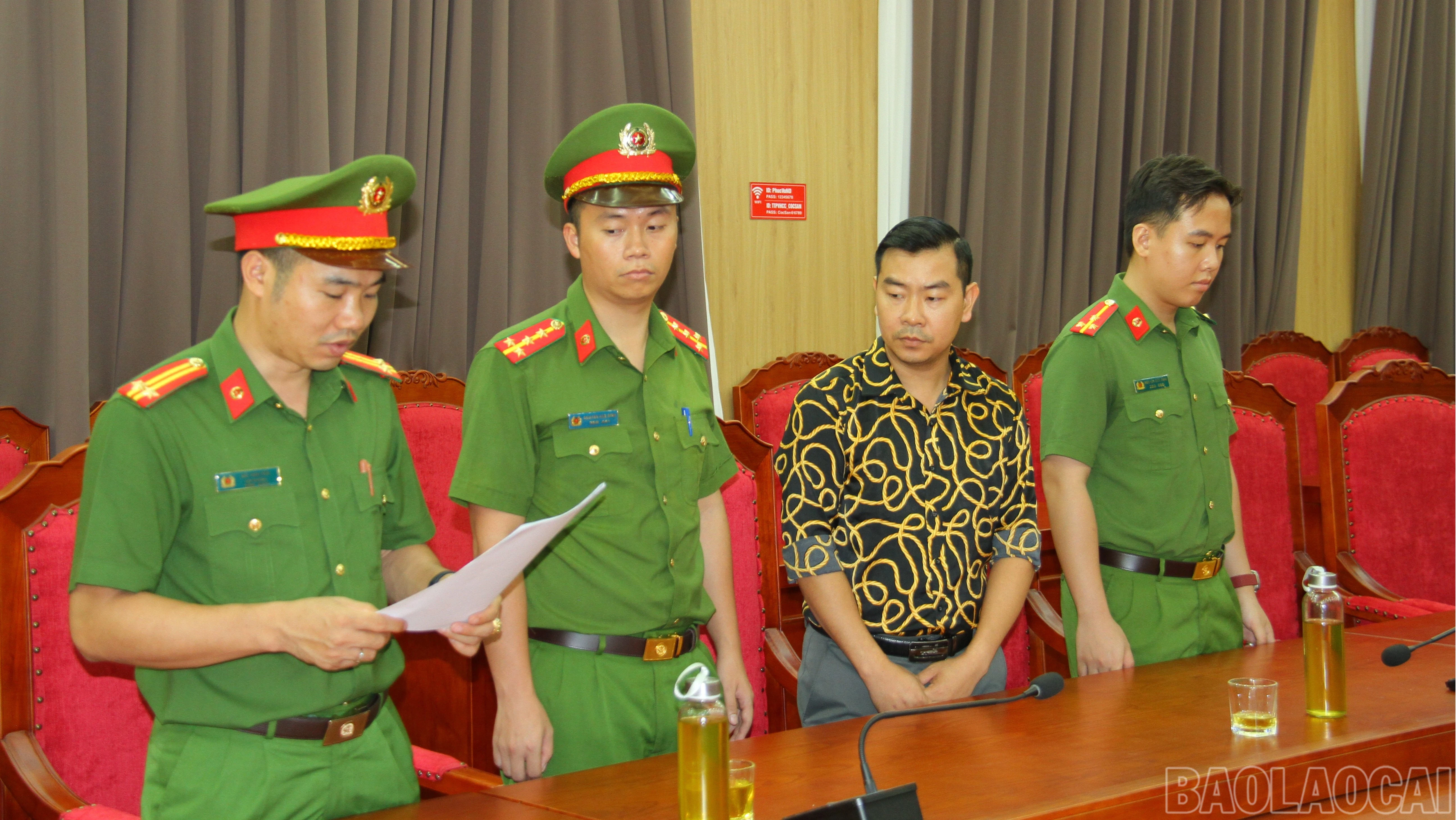 baolaocai-br_anh-5-thi-hanh-lenh-bat-bi-can-de-tam-giam-doi-voi-nguyen-duc-giang-hien-la-giam-doc-cong-ty-co-phan-dau-tu-xay-dung-uy-long-2-5630.jpg
