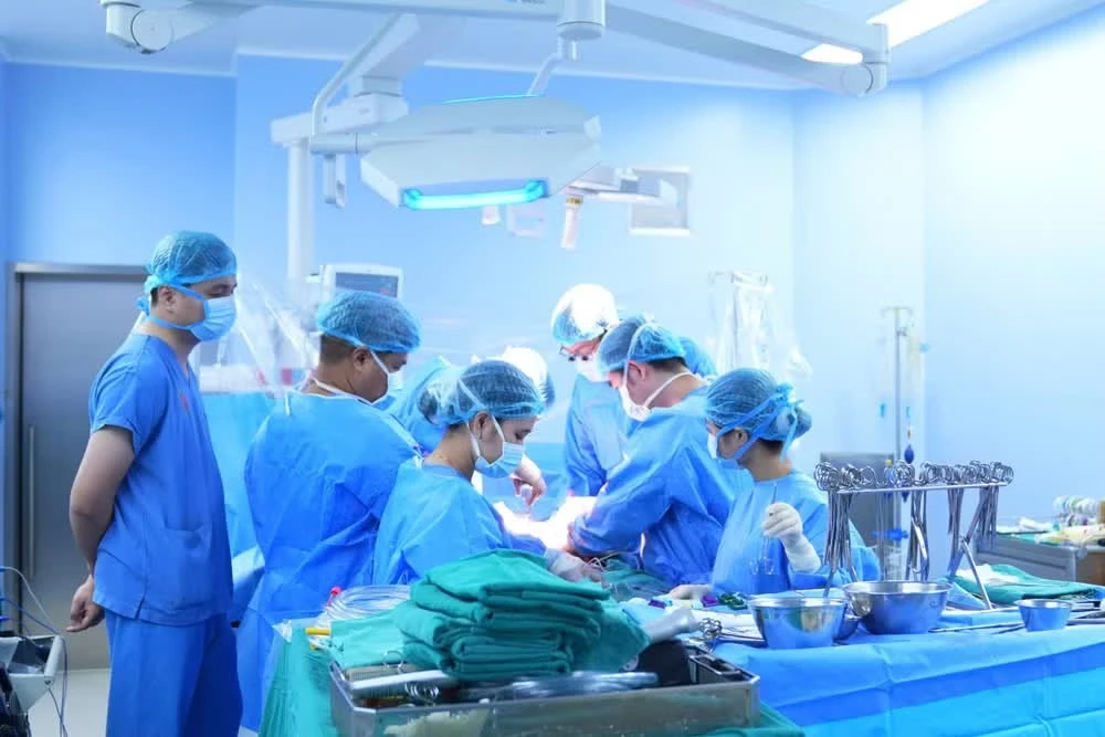 Nhịp tim đập trở lại trong lồng ngực là khoảnh khắc ý nghĩa với người bệnh và các bác sĩ, điều dưỡng trong ca phẫu thuật.