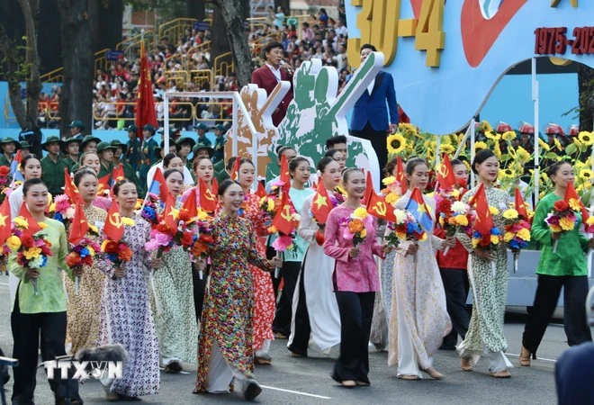 Chương trình biểu diễn nghệ thuật của lực lượng văn nghệ sỹ Thành phố Hồ Chí Minh tại kỷ niệm 50 năm Giải phóng miền Nam, thống nhất đất nước.