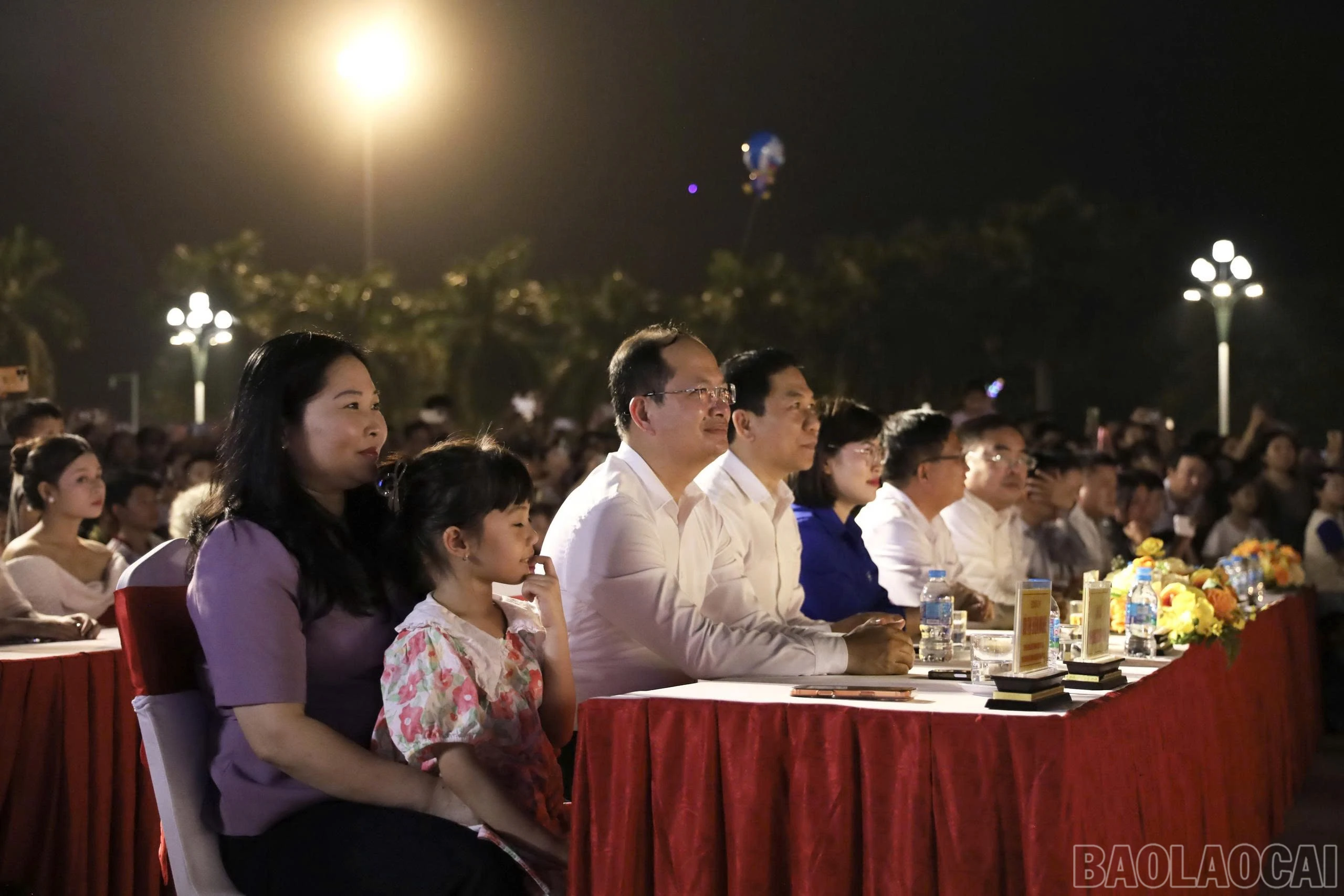 baolaocai-br_chi-hanh-tham-du.jpg