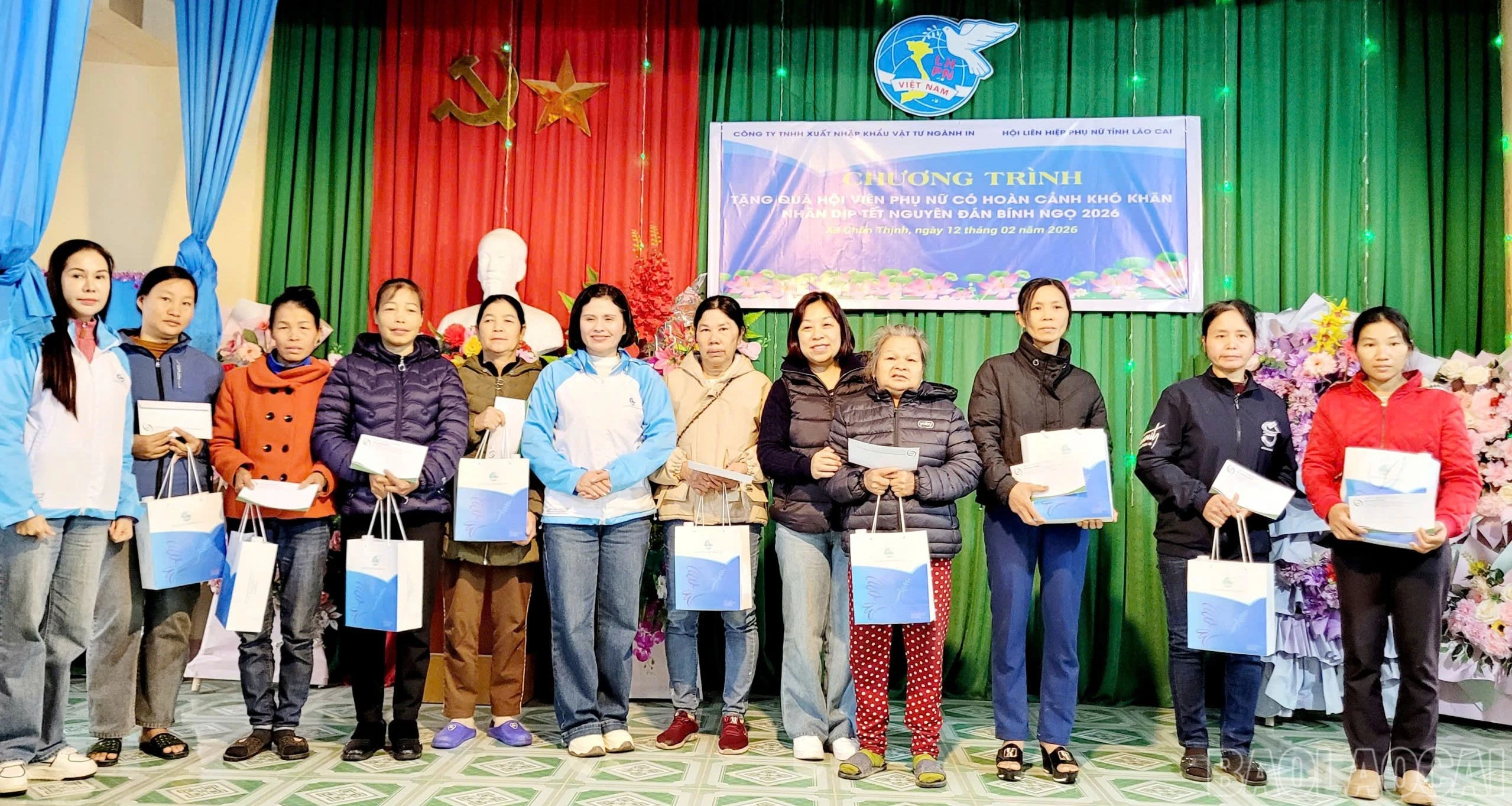 baolaocai-br_trao-qua-hoi-vien-moi.jpg