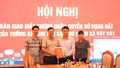 Thống kê tỉnh Lào Cai bàn giao Giấy chứng nhận quyền sử dụng đất cho UBND xã Bát Xát