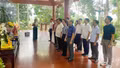 Chủ tịch Hội đồng Lý luận Trung ương Nguyễn Xuân Thắng dâng hương tại Khu tưởng niệm Hồ Chí Minh, phường Nghĩa Lộ