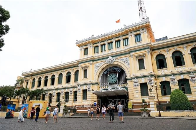 Bưu điện Trung tâm Thành phố là một trong những công trình kiến trúc Sài Gòn nổi tiếng nhất tại TP Hồ Chí Minh.