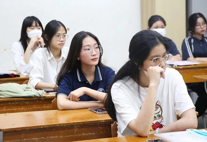 Bộ GD&amp;ĐT ban hành quy định mới về dạy thêm, học thêm. (Ảnh minh hoạ)