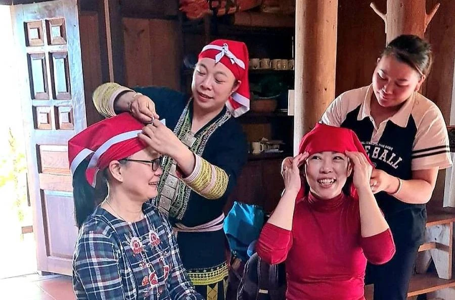 du-khach-trai-nghiem-nhung-net-van-hoa-doc-dao-cua-nguoi-dao-do.jpg