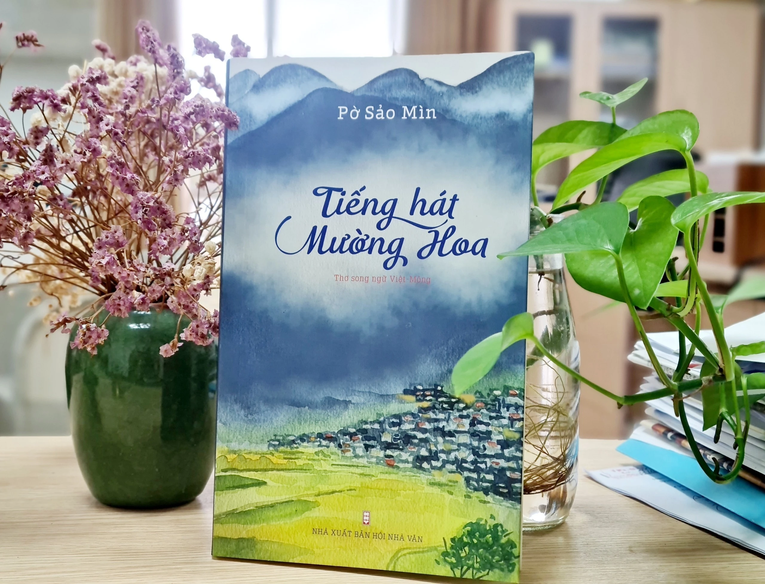 tap-tho-song-ngu-tieng-hat-muong-hoa-do-nha-xuat-ban-hoi-nha-van-an-hanh-nam-2023.jpg