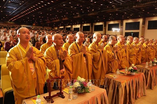 Thực hiện nghi thức của Phật giáo trong Pháp hội Vu Lan.