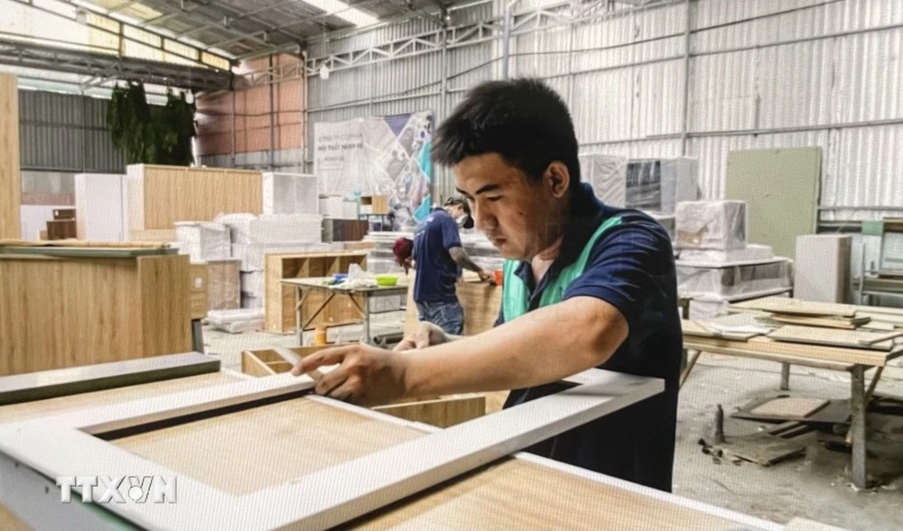 Sản xuất gỗ nội thất tại Công ty TNHH nội thất Mạnh Hệ, Thành phố Hồ Chí Minh.