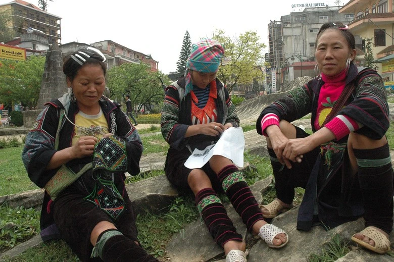 phu-nu-mong-su-dung-nhieu-trang-suc-bac.jpg