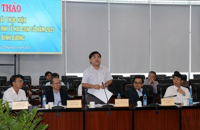 Ông Nguyễn Quốc Tuấn, Giám đốc Cơ quan TTXVN Khu vực phía Nam phát biểu tại hội thảo.