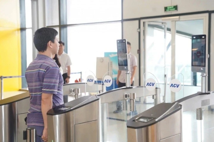 Hành khách cần cập nhật tài khoản định danh điện tử VNeID mức 2 để quá trình làm thủ tục bằng VNeID được thuận lợi.