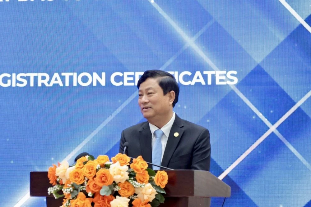 Ông Võ Văn Minh, Phó Bí thư Tỉnh ủy, Chủ tịch UBND tỉnh phát biểu tại buổi lễ.