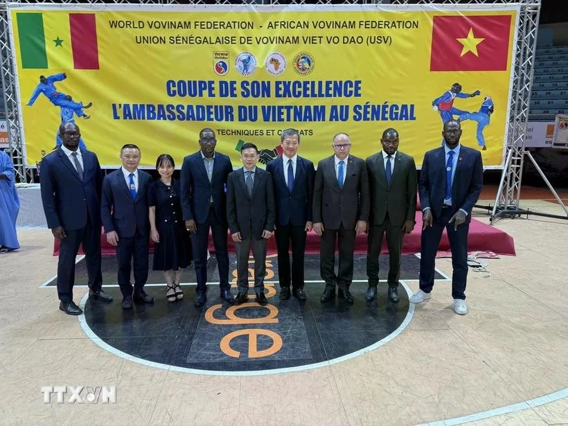Đoàn đại biểu do Đại sứ Trần Quốc Khánh và Chủ tịch WVVF Mai Hữu Tín dẫn đầu cùng các lãnh đạo của USV tại lễ khai mạc vòng chung kết.