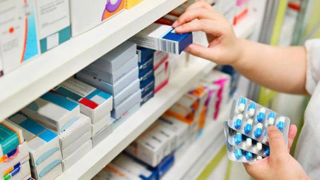 Cục Quản lý Dược, Bộ Y tế cho biết sẽ ưu tiên, xem xét giải quyết theo quy định các đơn hàng nhập khẩu thuốc chưa có giấy đăng ký lưu hành để đáp ứng nhu cầu cấp bách trong phòng chống dịch bệnh, khắc phục hậu quả thiên tai, thảm họa.