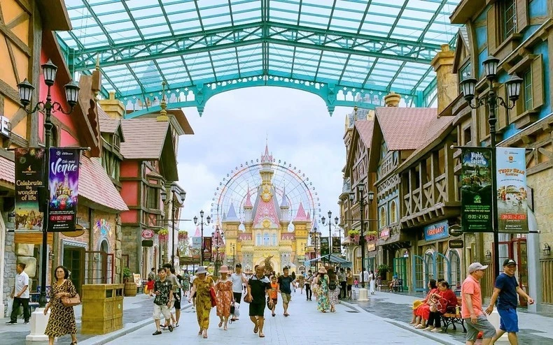 Cứ 8 khách du lịch Việt thì có 1 người (14%) mong muốn ghé công viên giải trí vào năm 2025.