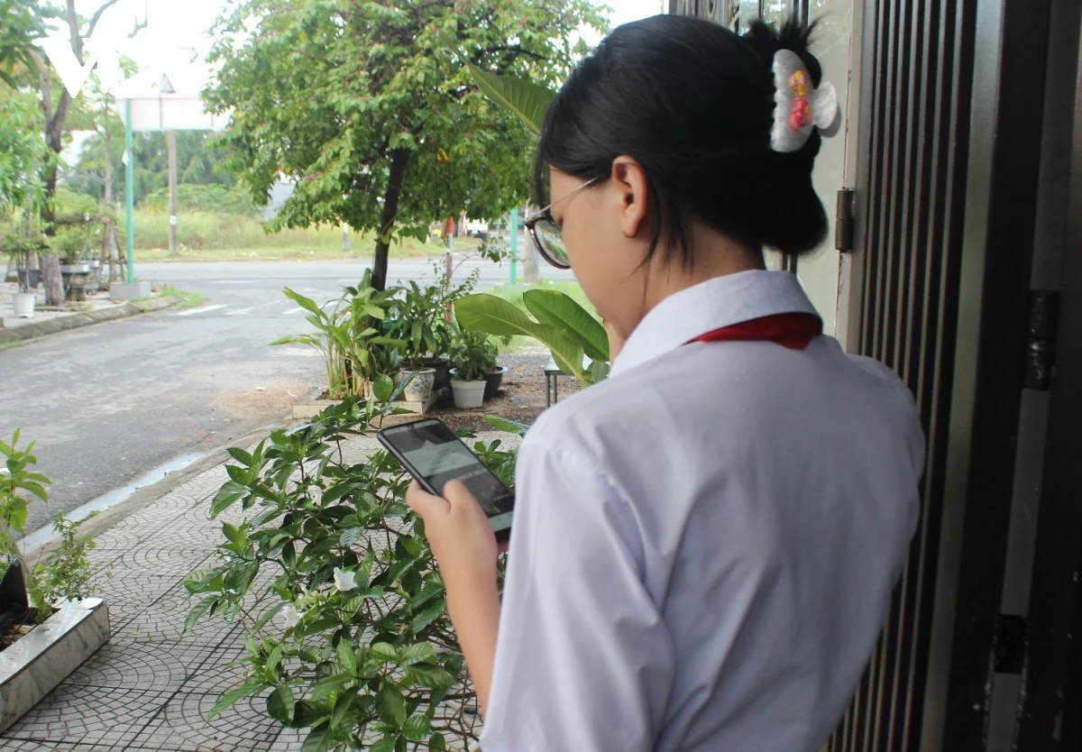 Nhiều phụ huynh, học sinh, giáo viên ủng hộ chủ trương hạn chế học sinh sử dụng điện thoại trong trường học. Ảnh minh họa