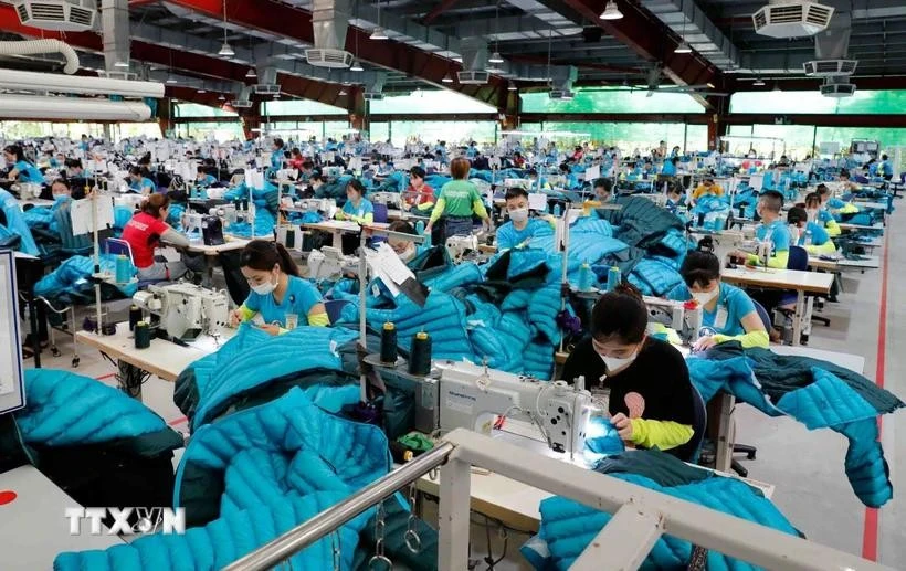May hàng xuất khẩu sang thị trường Mỹ, EU.