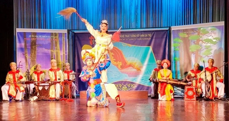 Trích đoạn tuồng của Nhà hát Tuồng Việt Nam trong chương trình giới thiệu nghệ thuật tuồng với khán giả trẻ.