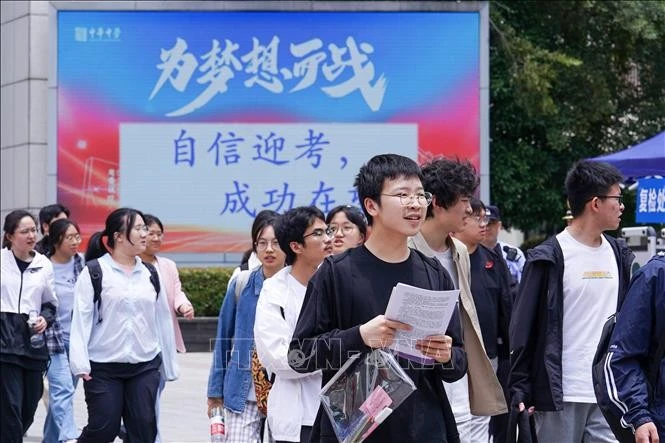 Học sinh tham dự kỳ thi đại học ở tỉnh Giang Tô, Trung Quốc, ngày 7/6/2024.