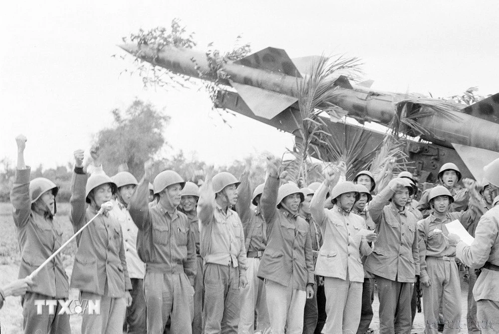 Tiểu đoàn 53, bộ đội tên lửa quyết tâm không ngừng nâng cao tinh thần cảnh giác, đập tan mọi âm mưu mới của đế quốc Mỹ.