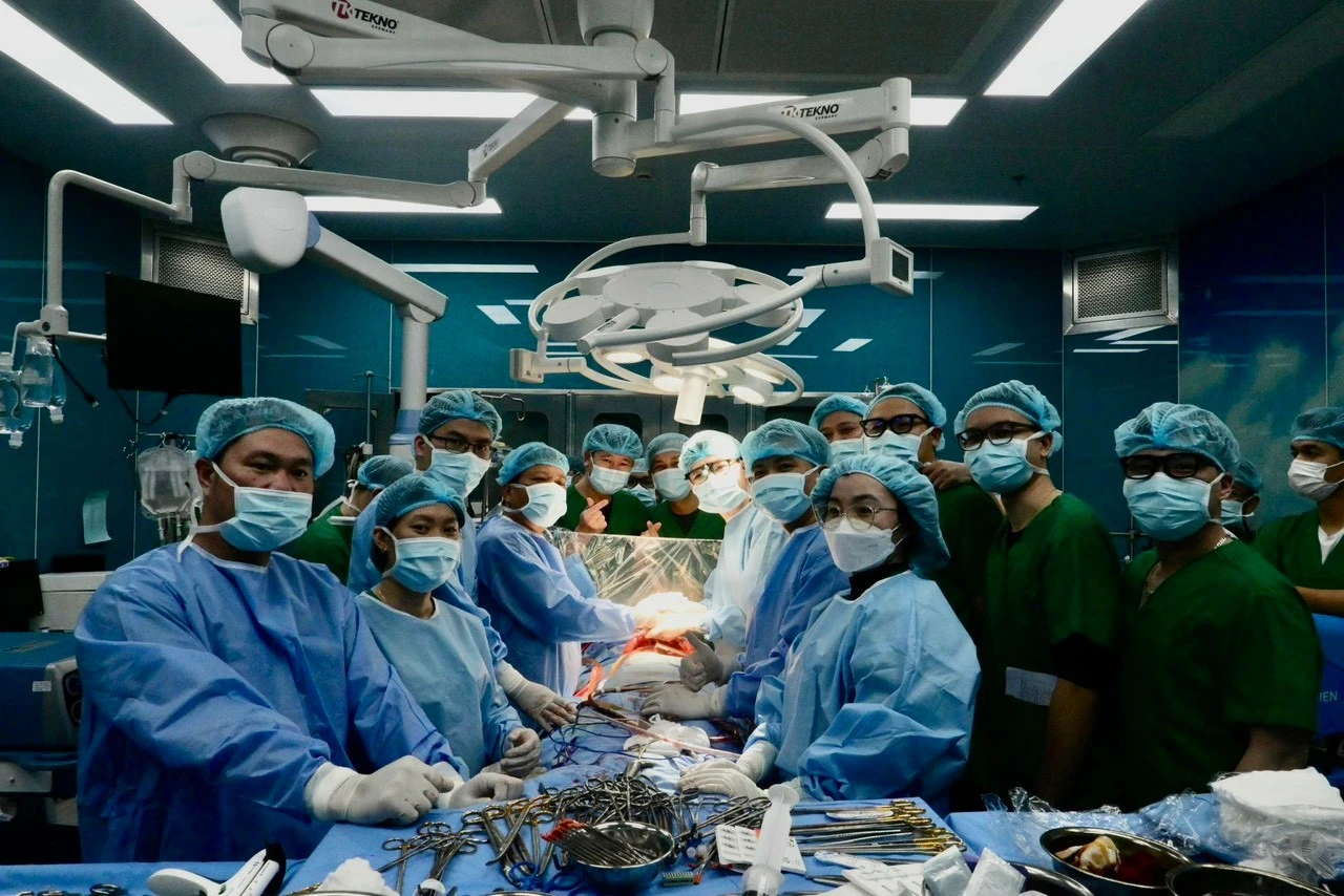Ca ghép phổi xuyên giao thừa Tết 2024 tại Bệnh viện Phổi Trung ương đã hồi sinh cô gái 21 tuổi quê Bắc Kạn.