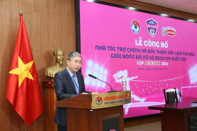 Ông Dương Nghiệp Khôi - Tổng Thư kí Liên đoàn bóng đá Việt Nam phát biểu.