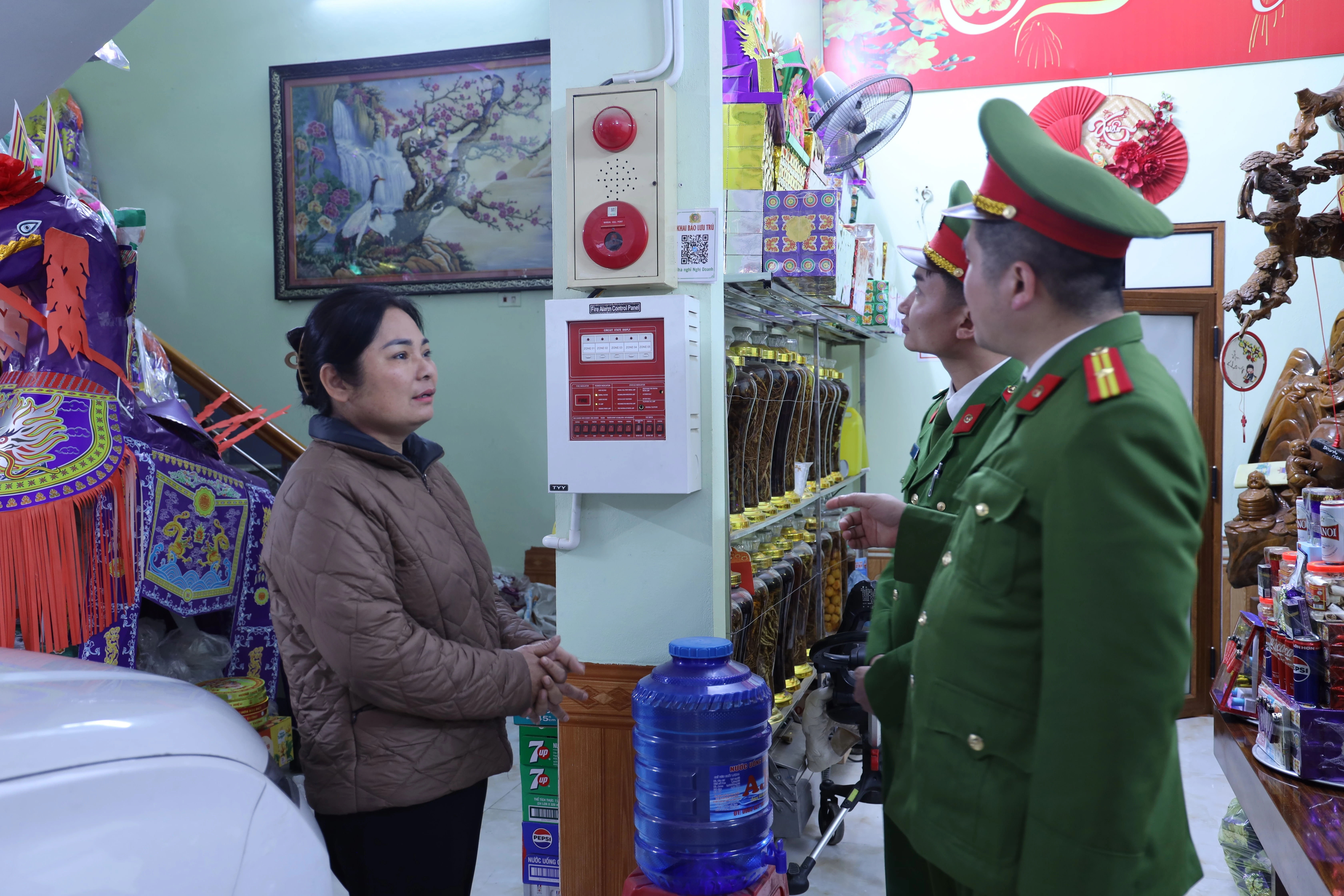 tuyen-truyen-phong-chong-chay-no-tai-ho-kinh-doanh-vang-ma-o-den-bao-ha.jpg