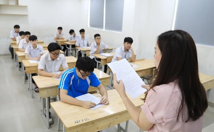 Bộ GD&amp;ĐT dự kiến siết xét tuyển học bạ từ 2025. (Ảnh minh hoạ)