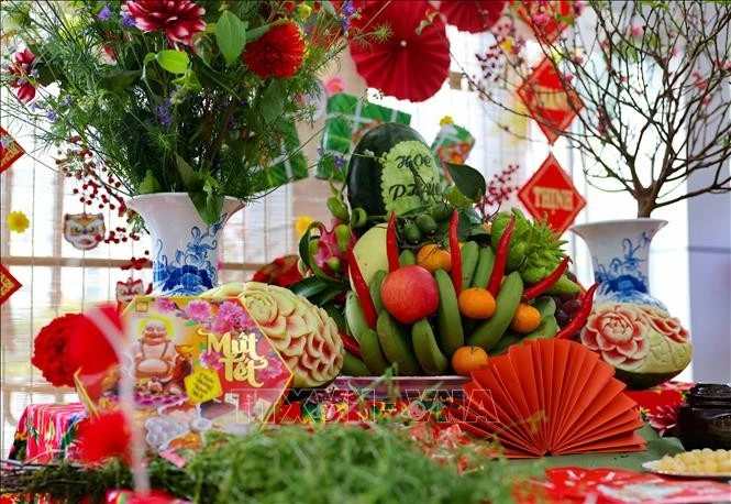 Mâm ngũ quả ngày Tết của người Việt.