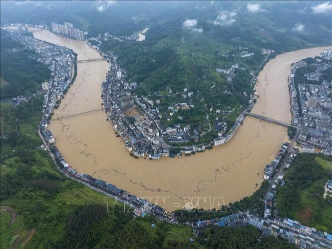 Tình trạng lũ lụt tại huyện Tòng Giang, tỉnh Quý Châu, Trung Quốc ngày 24/6/2025.