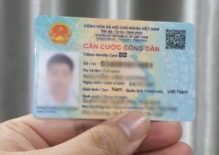 Tích hợp giấy phép lái xe, BHYT vào thẻ căn cước chưa phải vấn đề bắt buộc.
