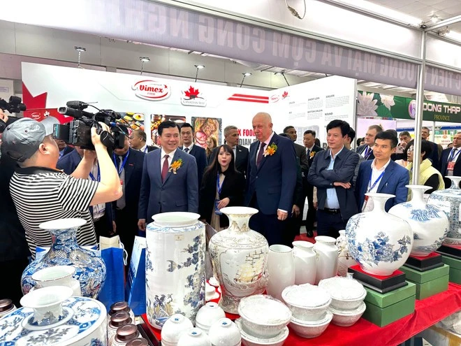 Vietnam Expo 2025 thu hút sự tham gia của khoảng 400 doanh nghiệp từ 18 quốc gia và vùng lãnh thổ, với quy mô trên 500 gian hàng.