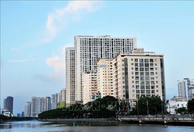 Chung cư cho người có thu nhập thấp bên kênh Tàu Hủ - Bến Nghé, quận 4, TP Hồ Chí Minh.