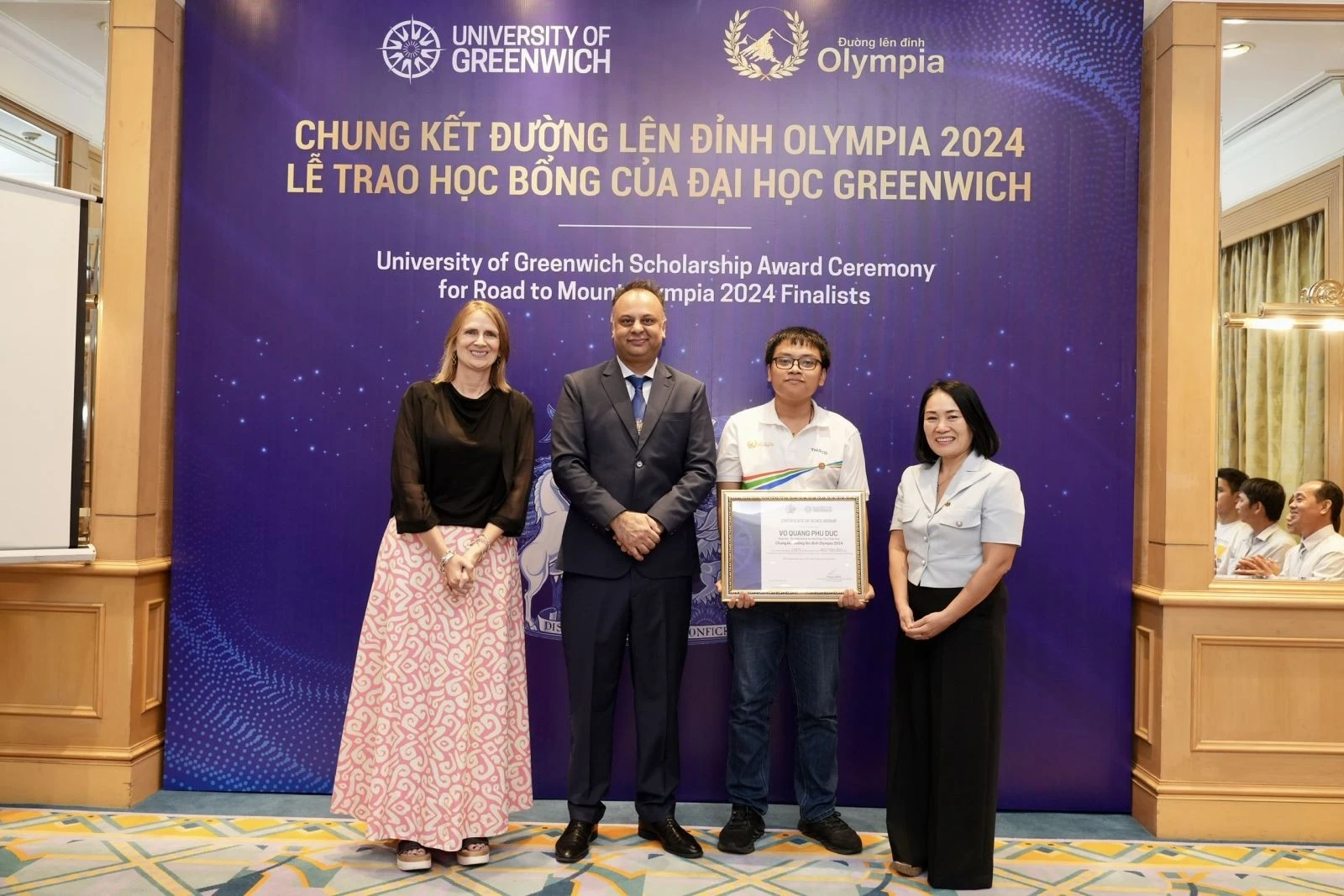 Nhà vô địch Võ Quang Phú Đức, Trường THPT Chuyên Quốc Học Huế (Thừa Thiên-Huế) nhận học bổng 100% học phí từ Đại học Greenwich để học tập tại 1 trong 4 cơ sở của Greenwich Việt Nam.