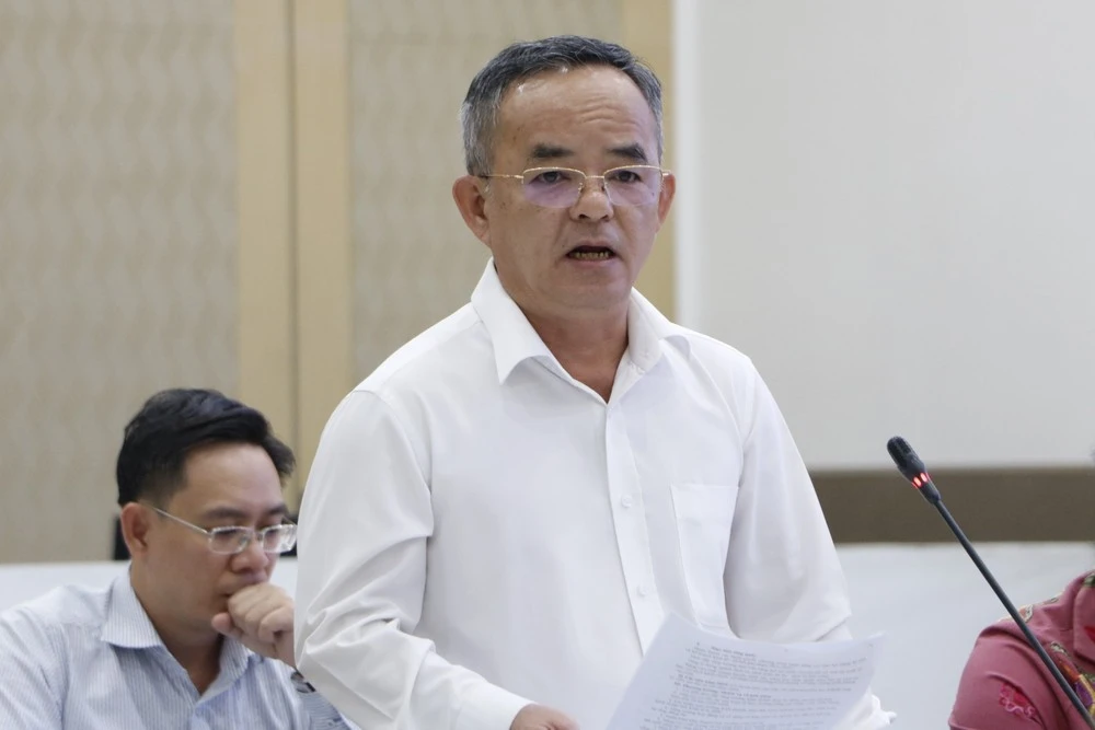 Ông Võ Anh Tuấn - Chánh Văn phòng UBND tỉnh Bình Dương thông tin tại hội nghị.